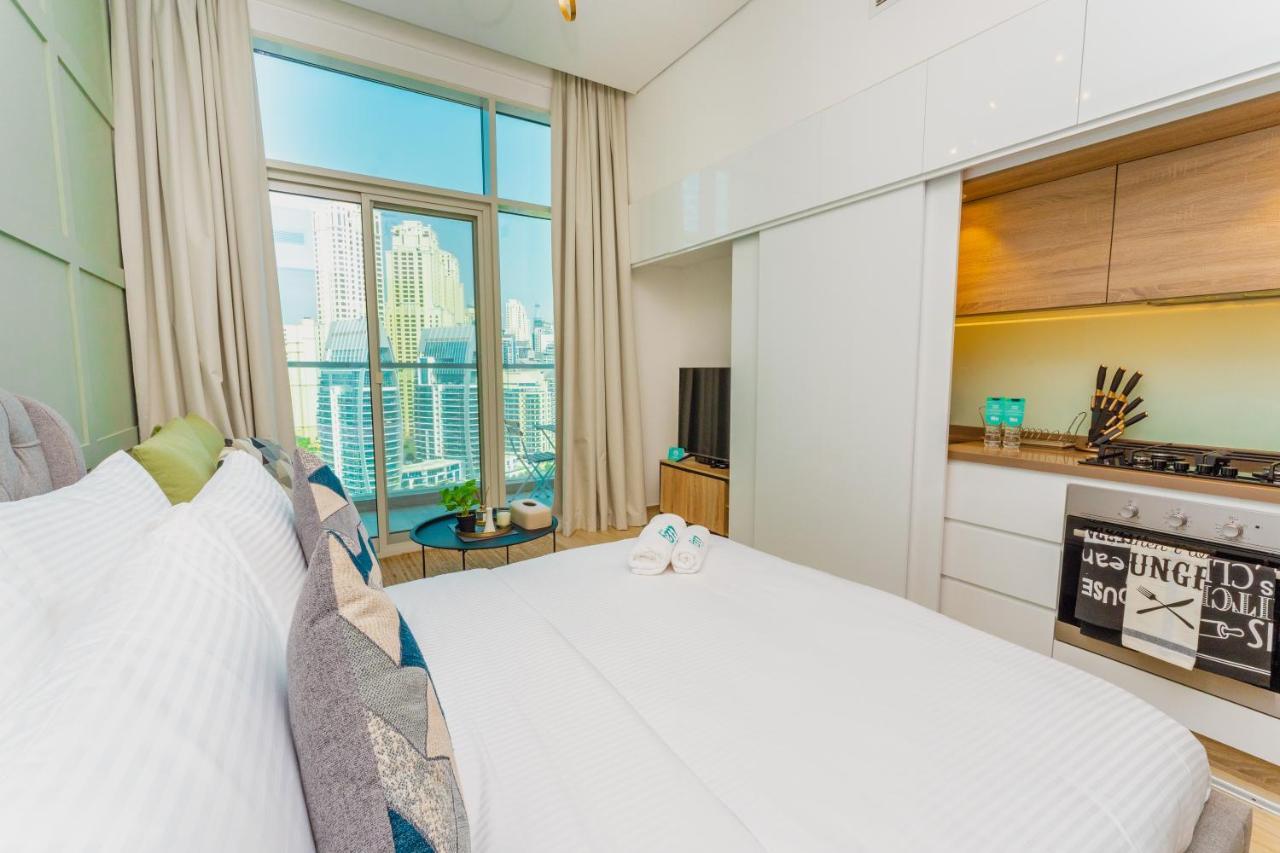 Fam Living - Marina Marvel - Studio Apartment With Breathtaking Views In Studio One Tower Dubai Exterior photo