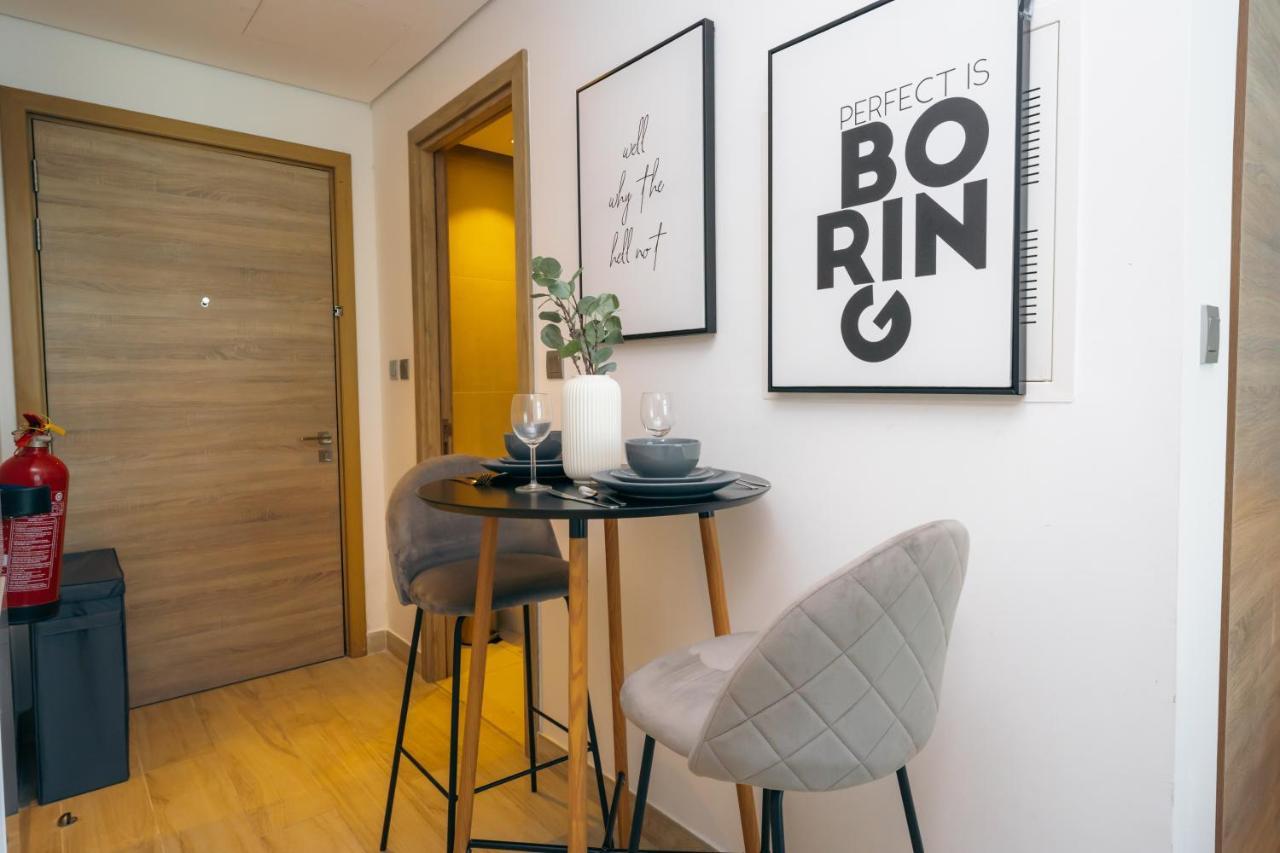 Fam Living - Marina Marvel - Studio Apartment With Breathtaking Views In Studio One Tower Dubai Exterior photo