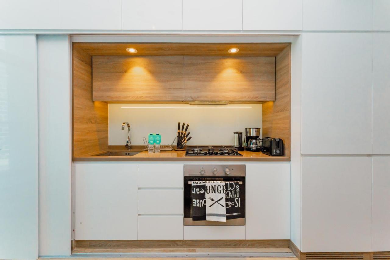 Fam Living - Marina Marvel - Studio Apartment With Breathtaking Views In Studio One Tower Dubai Exterior photo